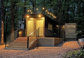 Exterior - 1 Bed, 1 Bath tiny Cabin Sleeps 2, Roof Top Deck, Outdoor Tub (Broken Bow)