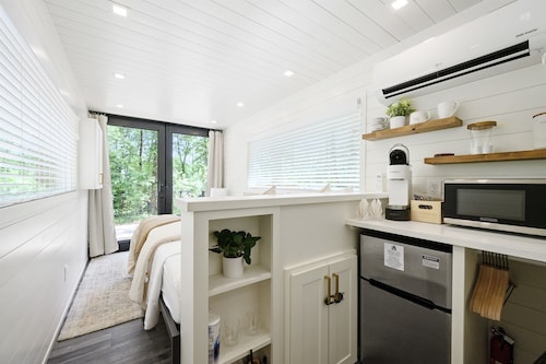 Believe in Miracles Luxury Couples Cabin with Rooftop Deck in Hochatown OK