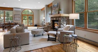 405 Greenway Circle 4 Bedroom Home by RedAwning