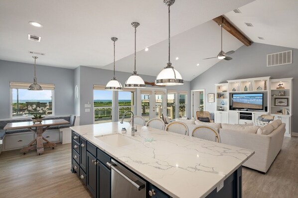 House, 3 Bedrooms | Private kitchen | Fridge, coffee/tea maker, toaster - Crystal Villa 3 Bedroom Home by RedAwning (Port Bolivar)