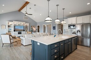 House, 3 Bedrooms | Private kitchen | Fridge, coffee/tea maker, toaster - Crystal Villa 3 Bedroom Home by RedAwning (Port Bolivar)