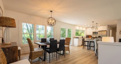 Charming 4-bedroom house in Lake Geneva with WiFi and AC.
