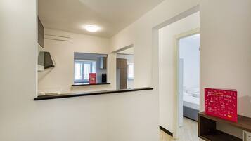 ์ํํธ | 2 ๊ฐ์ ์นจ์ค