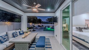 3 bedrooms, desk, travel cot, WiFi - Naples Park Retreat w/ Heated Pool, Sleeps 8 (Naples)