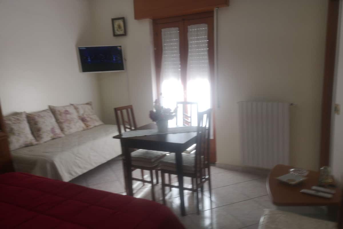 Tripla Comfort, vista collina | Una scrivania, postazione laptop, Wi-Fi gratuito