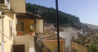 Antico Portale Host Roberto