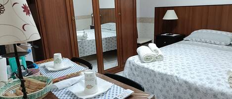 Desk, laptop workspace, free WiFi