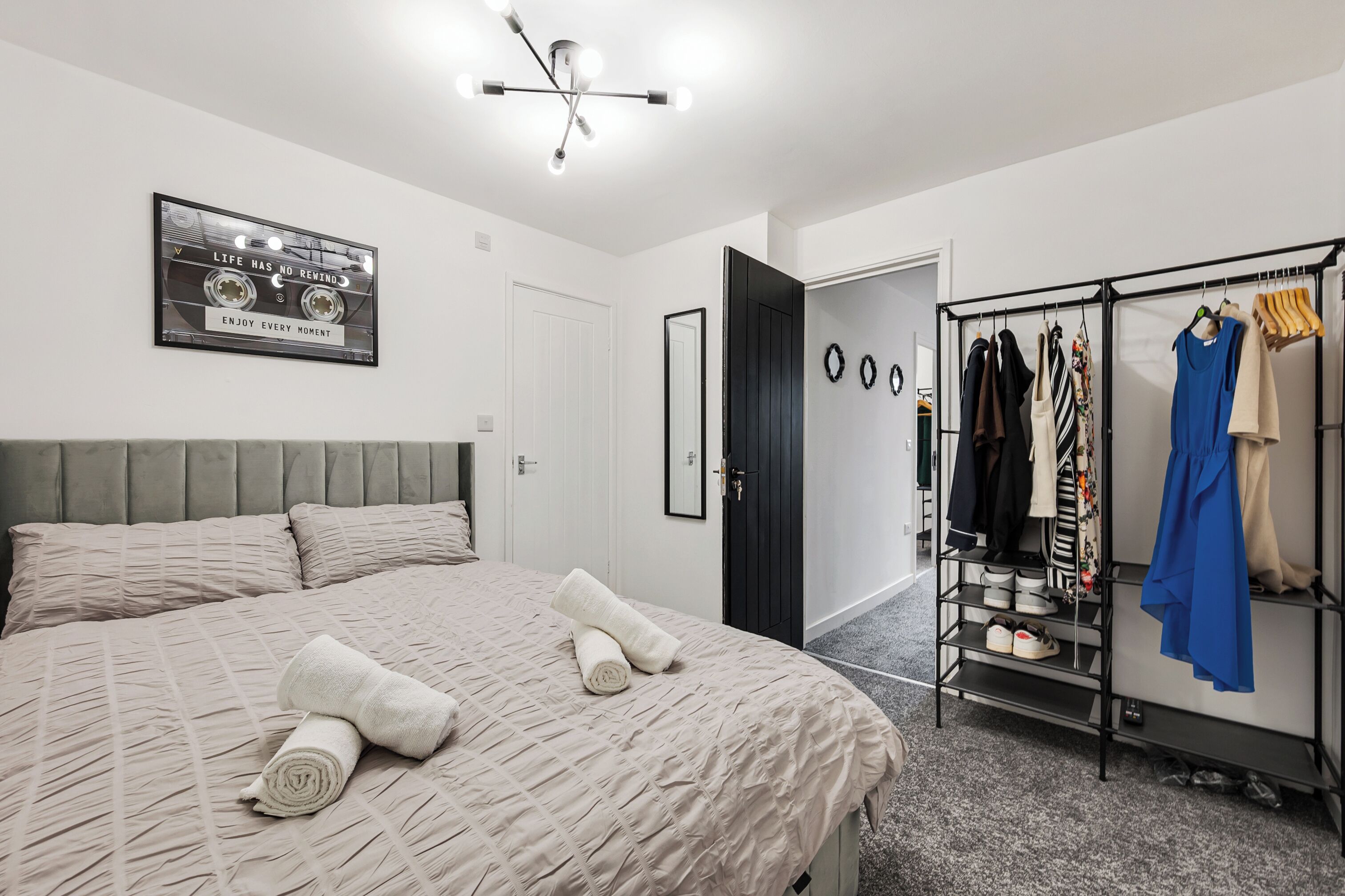 4 bedrooms, iron/ironing board, WiFi, bed sheets