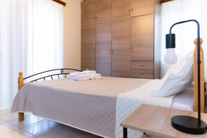 4 chambres, fer et planche à repasser, Wi-Fi, draps fournis