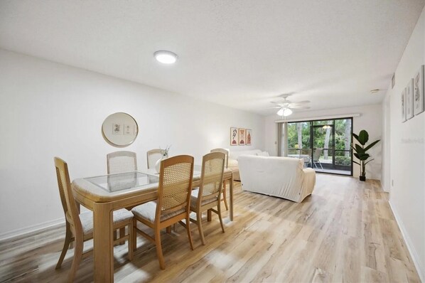 Interior - 2 Bed 2 Bath Condo on Golf Course in Quiet Safe Community, 4 Miles to Beach (Venice)