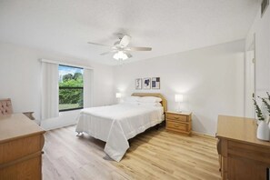 2 bedrooms, in-room safe, desk, free WiFi