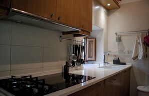 Fridge, microwave, oven, stovetop - Villa Peral (São Brás de Alportel)