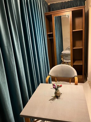 디럭스 더블룸, 시내 전망 | 1 개의 침실, 고급 침구, 셀렉트 컴포트 침대, 각각 다른 스타일의 인테리어