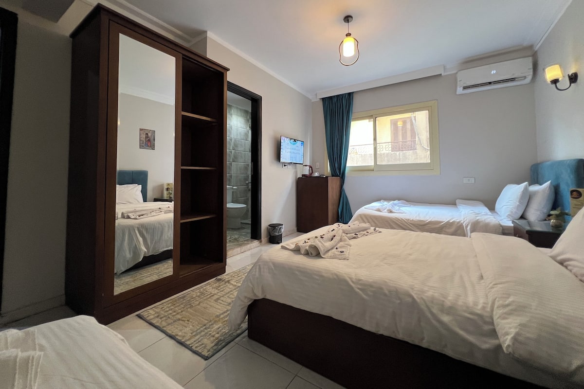 Chambre triple Deluxe | 1 chambre, literie de qualité, lit avec matelas Select Comfort
