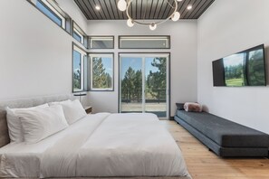 5 bedrooms, desk, free WiFi, bed sheets