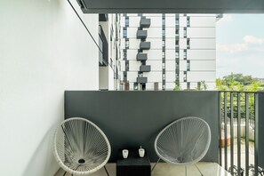 Studio, Balcony | Balcony - Studio in Poznań With Parking by Renters (Poznan)