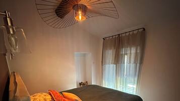 2 slaapkamers, een strijkplank/strijkijzer, gratis wifi, beddengoed