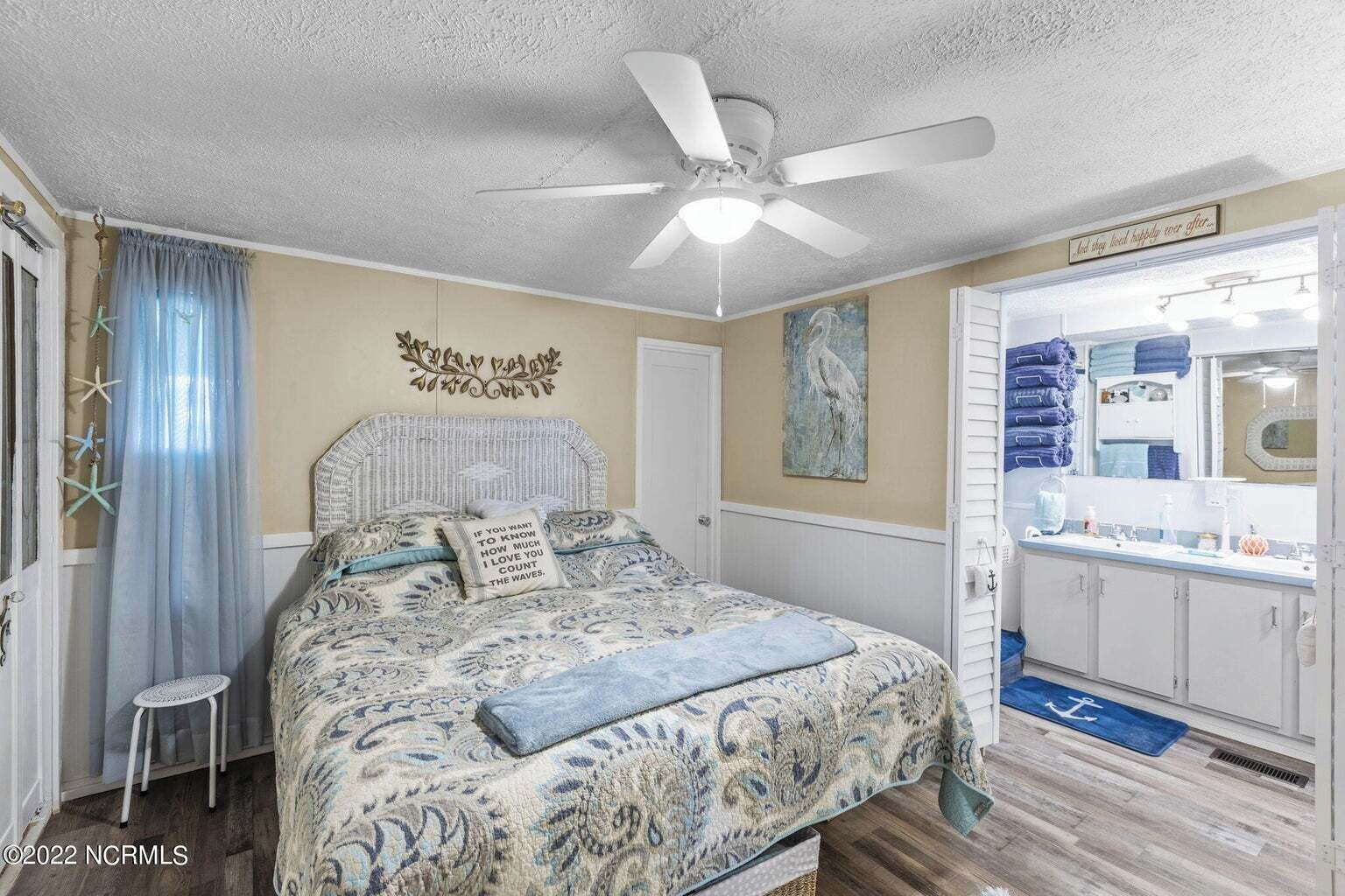 2 bedrooms, bed sheets