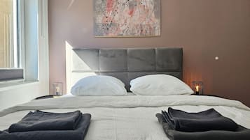 2 Schlafzimmer, Schreibtisch, Bügeleisen/Bügelbrett, Reisekinderbett