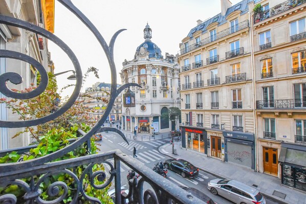 ซิตี้อพาร์ทเมนท์ | ลานระเบียง/นอกชาน