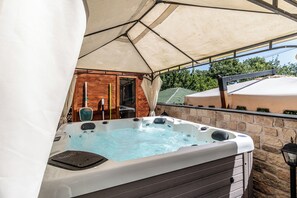 Utendørs boblebad