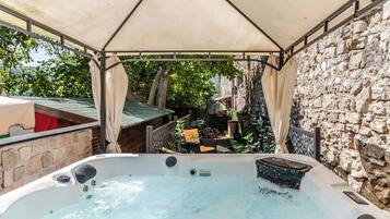 Baignoire à remous extérieure
