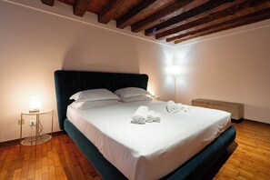 Condo, Garden View | 2 bedrooms, blackout drapes, iron/ironing board, free WiFi - San Beneto  (Venice)