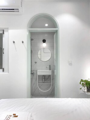Bathroom - District 3 - Min space, max living - In the center of Sai Gon -101 (Ho Chi Minh)