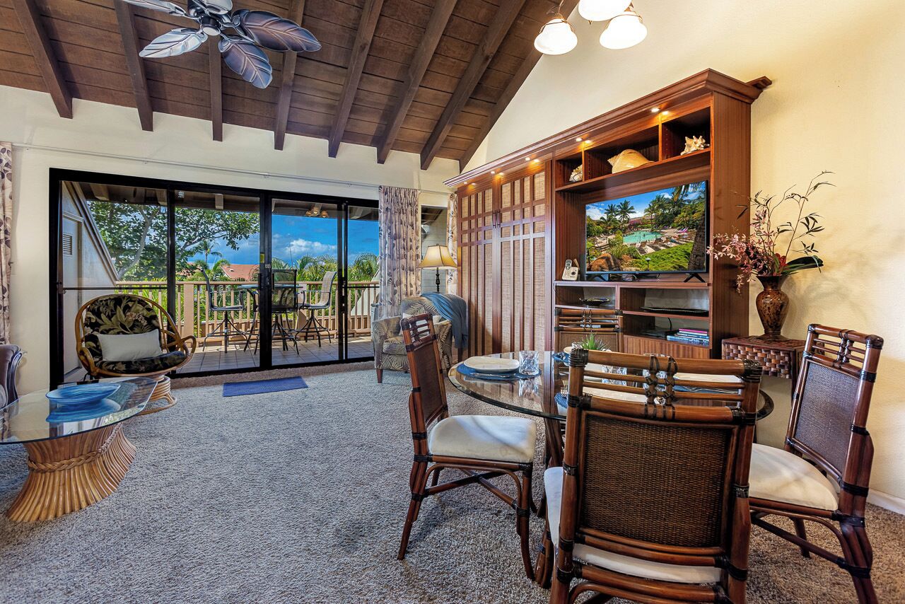 Spacious Maui Paradise Retreat-Across from 2 Fave Beaches MK-B202