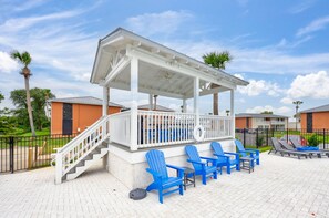 Terrace/patio - Special rates to book your Valentine a beach getaway! (Destin)