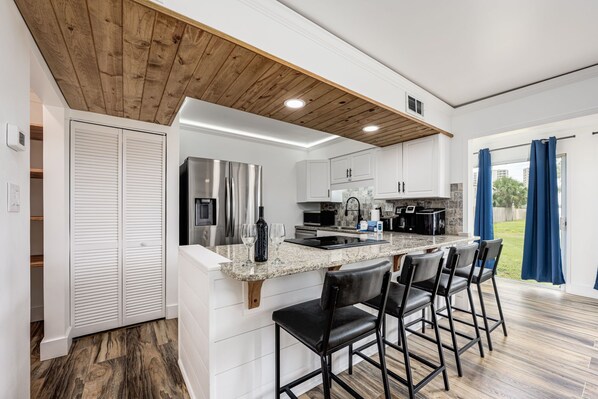 Fridge, microwave, stovetop, dishwasher