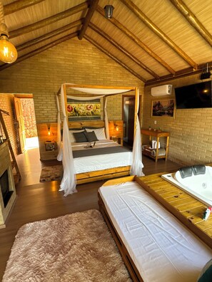 Laptop workspace, blackout drapes, iron/ironing board, free WiFi - Chalés Villa Caravaggio by Easy Hotéis (Santa Teresa)