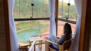 Chalé Superior | Laptopgeeigneter Arbeitsplatz, Verdunkelungsvorhänge