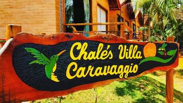 Vista frontal de la propiedad