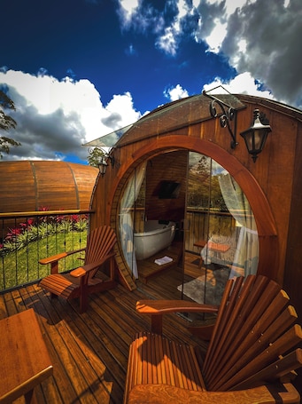 Chalé Barril | Laptop workspace, blackout drapes, iron/ironing board, free WiFi. Chalés Villa Caravaggio