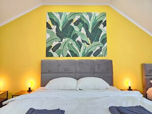 1 bedroom, desk, iron/ironing board, travel crib - Topaz - Right next to the castle, balcony, switch & stream (Montabaur)