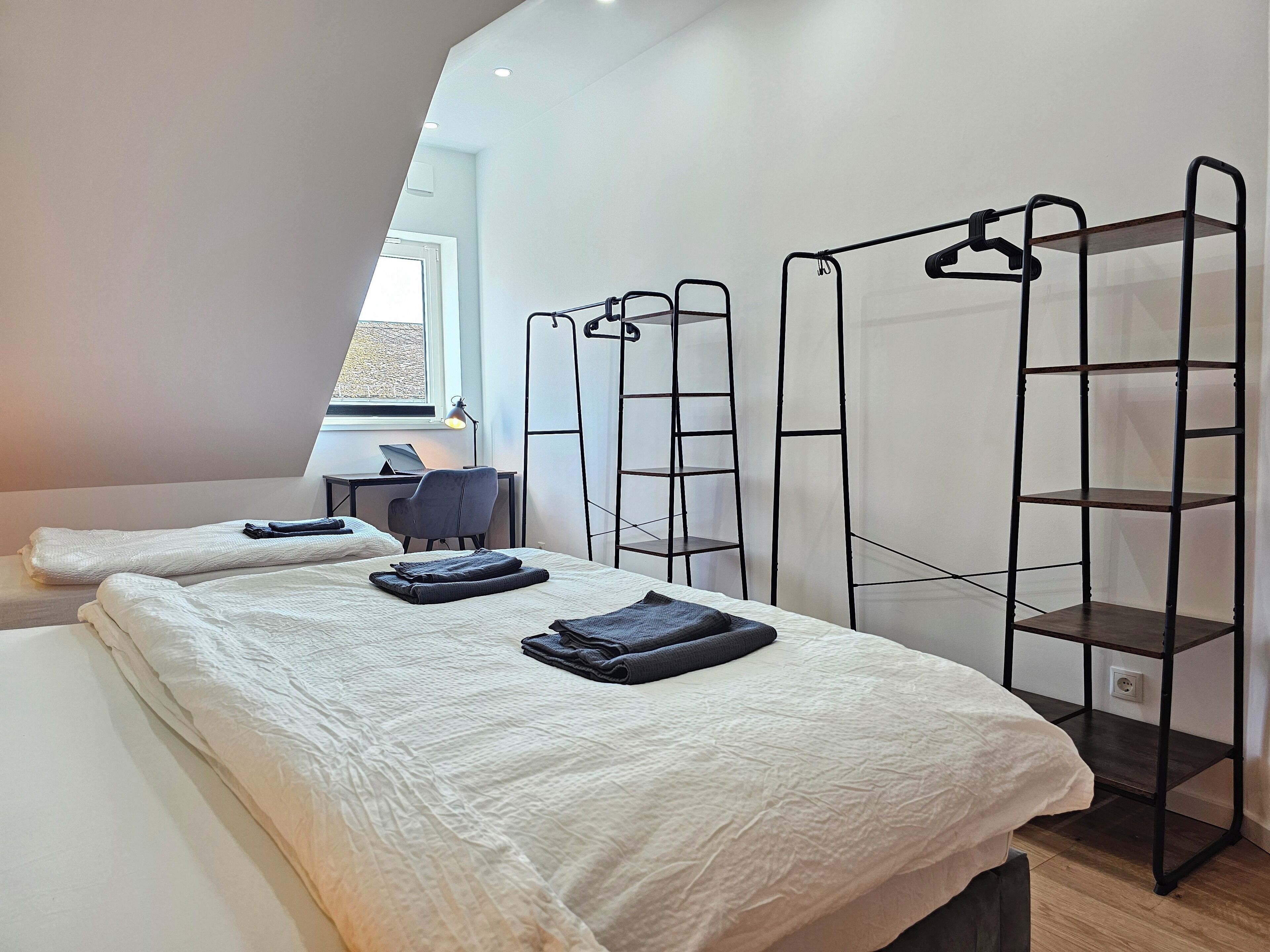 1 Schlafzimmer, Schreibtisch, Bügeleisen/Bügelbrett, Reisekinderbett