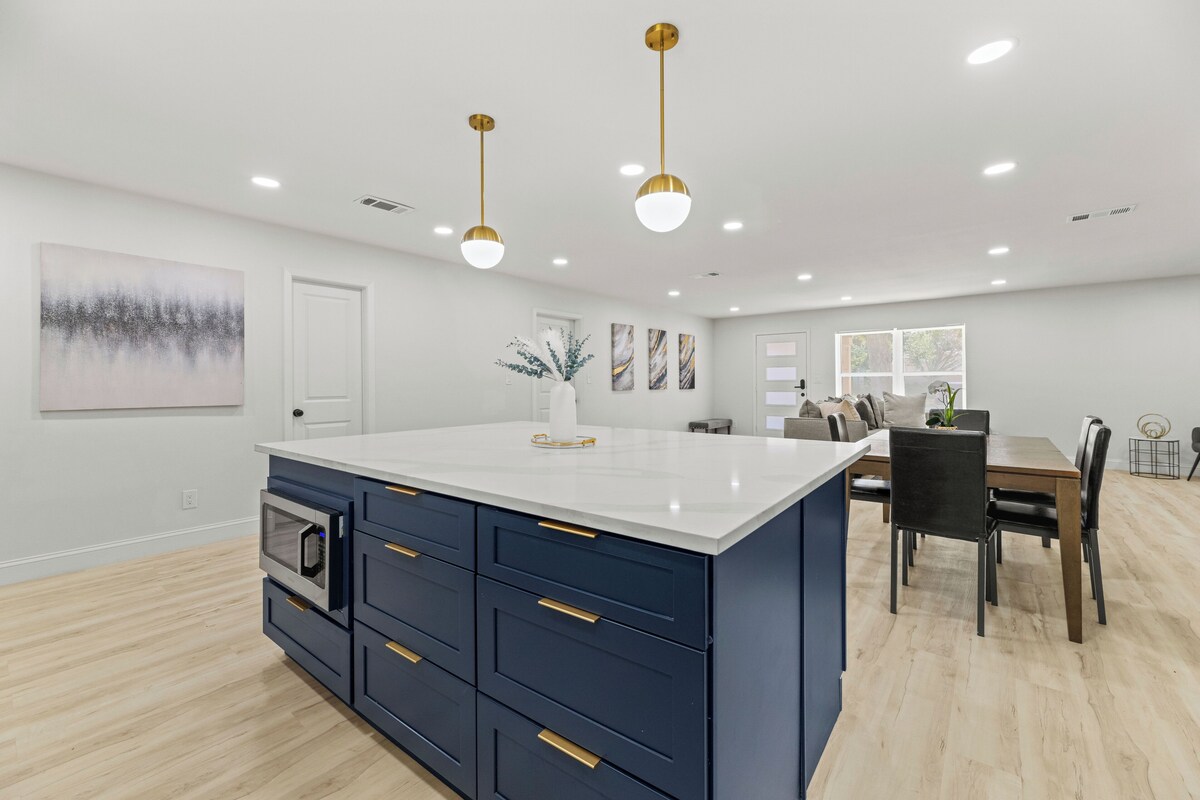 Royal Oaks Haven: 3 Bedrooms With Nature & Style