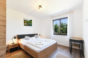 3 habitaciones, caja de seguridad en la habitación y cuna de viaje