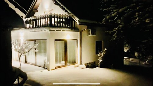 WILDERNEST  Plitvice holiday 150m/2 house  Garden&private forrest hot tube&sauna