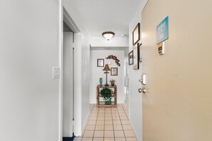 Interior - 4 Bds- Beachfront Balcony- Near Barefoot- Pool (North Myrtle Beach)