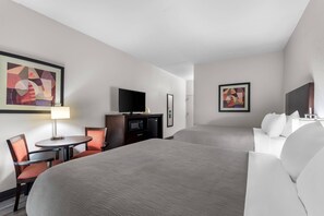 Habitación estándar, 2 camas de matrimonio, no fumadores | Tabla de planchar con plancha y wifi gratis