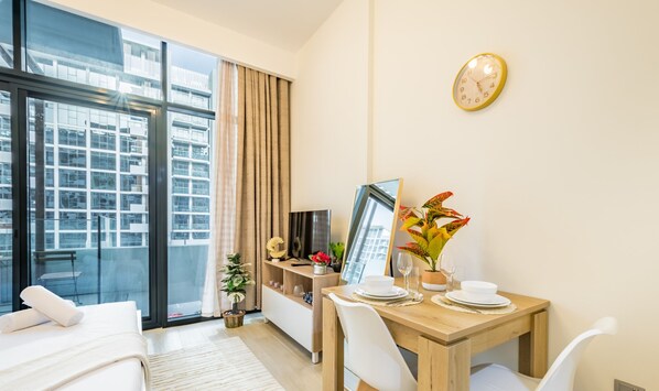 In-room safe, iron/ironing board, free WiFi, bed sheets - Delightful Studio Apartment in Azizi Riviera 8, Al Merkadh by Deluxe (Dubai)