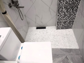 Towels, toilet paper - New Furn 1 Br/1 Bath/Kitchen, Manila-Univ Belt, AC, Hot water, Wifi, Netflix -u1 (Manila)