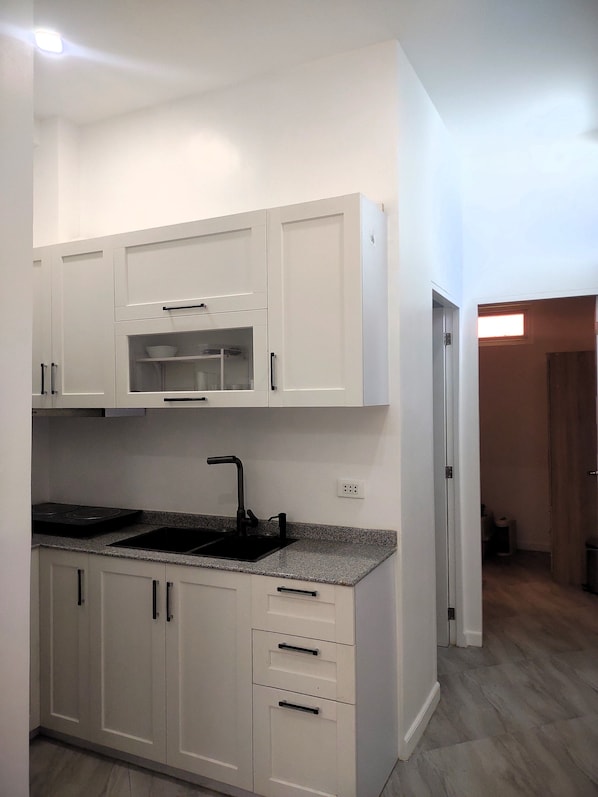 Interior - New Furn 1 Br/1 Bath/Kitchen, Manila-Univ Belt, AC, Hot water, Wifi, Netflix -u1 (Manila)
