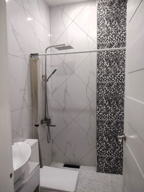 Toalhas de banho, papel higiênico