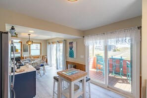 Dining - Semi-oceanfront Nags Head home w/ocean views, hot tub & large yard by Sun Realty (Nags Head)