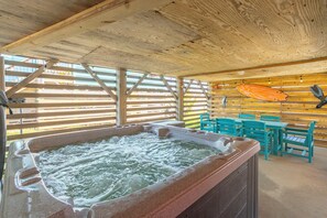Outdoor dining - Semi-oceanfront Nags Head home w/ocean views, hot tub & large yard by Sun Realty (Nags Head)