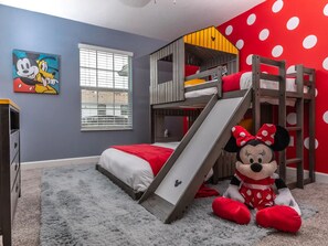 4 bedrooms, iron/ironing board, WiFi, bed sheets - Privated Heated pool in ChampionsGate. Near Disney (Davenport)