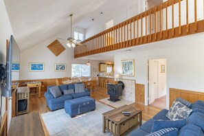 TV, fireplace, DVD player, table football - Cozy soundside Duck home w/ community pool and tennis! (Duck)